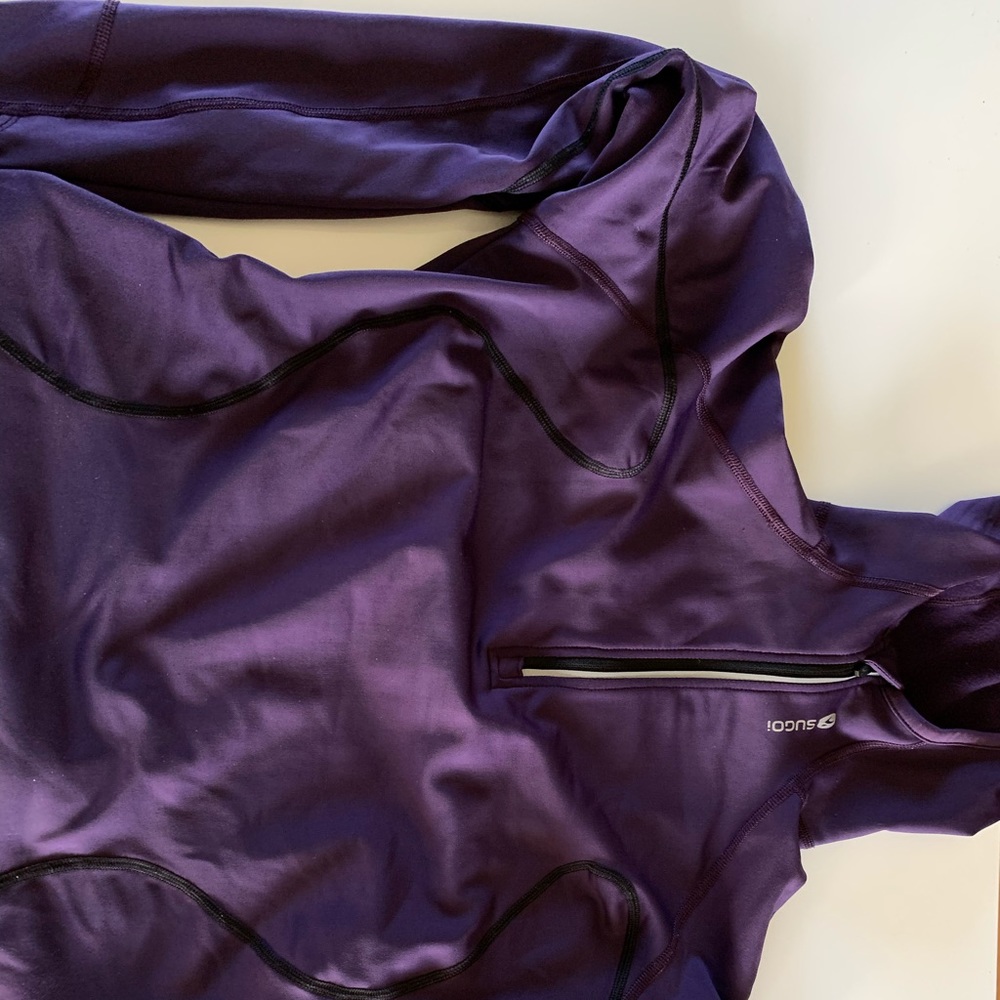 Sugoi workout top with phone zipper holder in back
